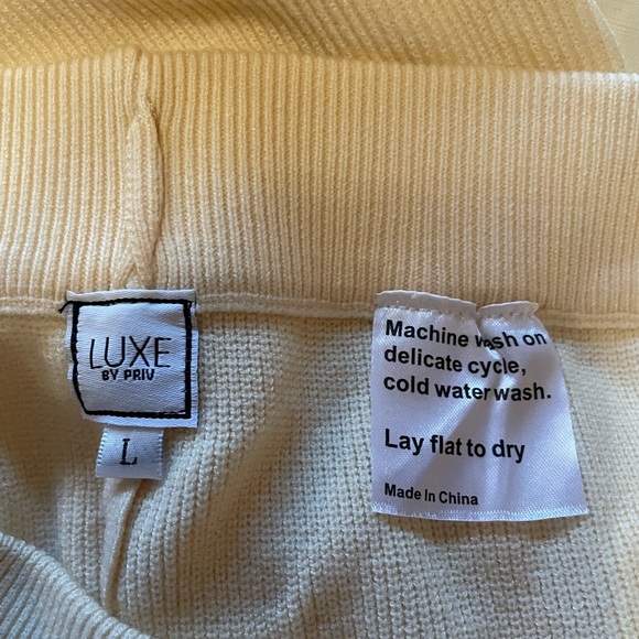 Priv Rian Lounge Set. Super soft lounge set. Material content is not listed. - Picture 13 of 14